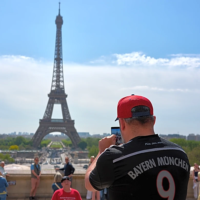 Bayern Munich fans pass on Paris march after past police dust-up