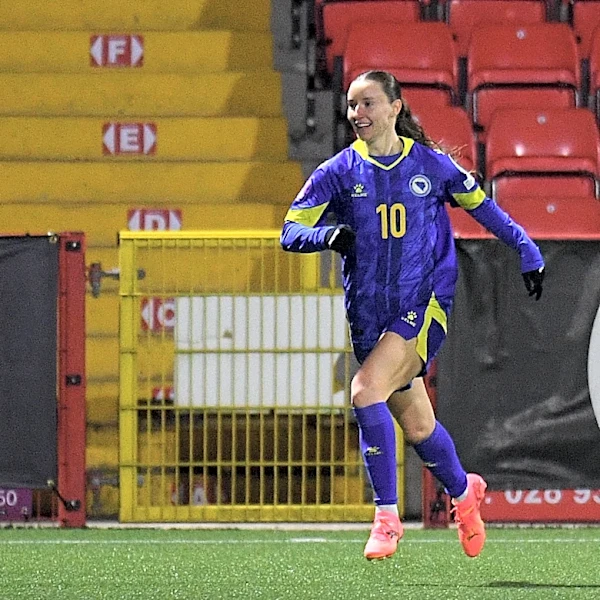 Houston Dash sign former fifth overall NWSL draft pick and USL Super League Player of the Year Emina Ekić