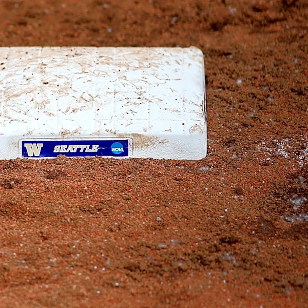 UW Softball Weekly Roundup: Trouble Bruin?