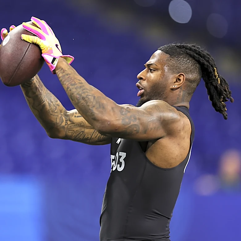 Eagles waive tight end