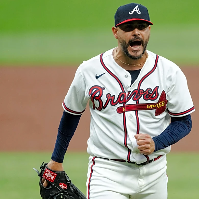 Ozzie Albies homers in win as Martin Pérez continues to surprise