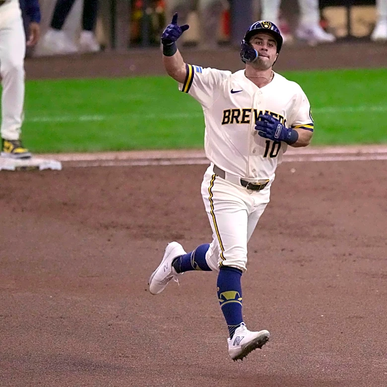 Brewers overpower Diamondbacks with small ball in 13-2 win