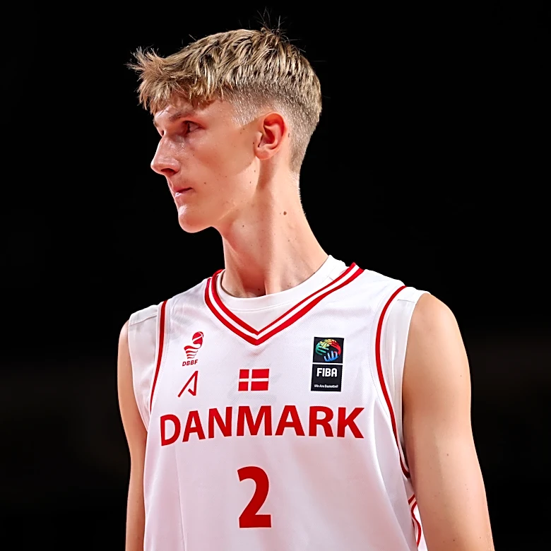 Michigan freshman C Marcus Moller ‘doing well’ post-cancer diagnosis