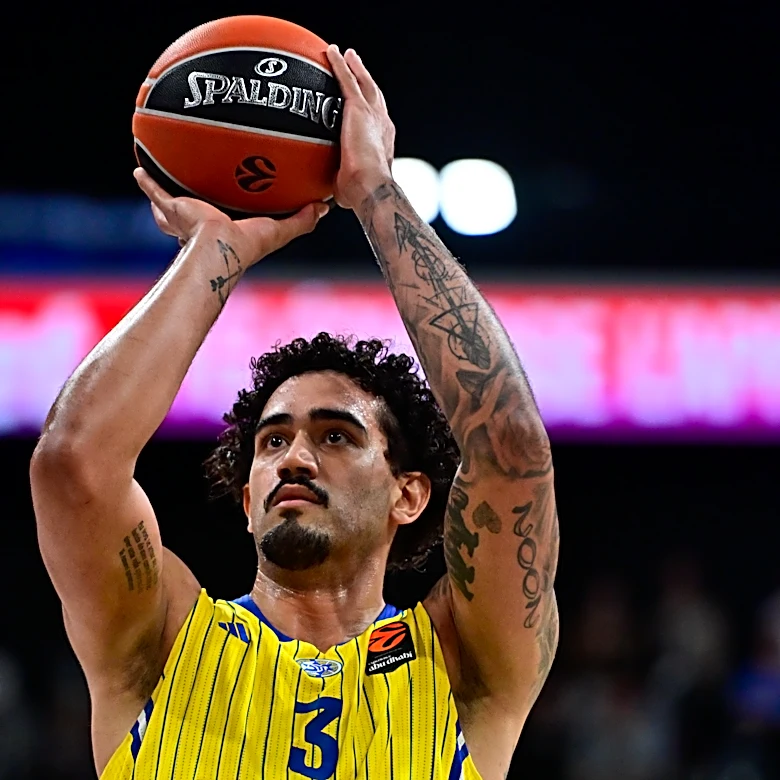 Kentucky Basketball’s Mark Pope travels to Israel to scout Márcio Santos