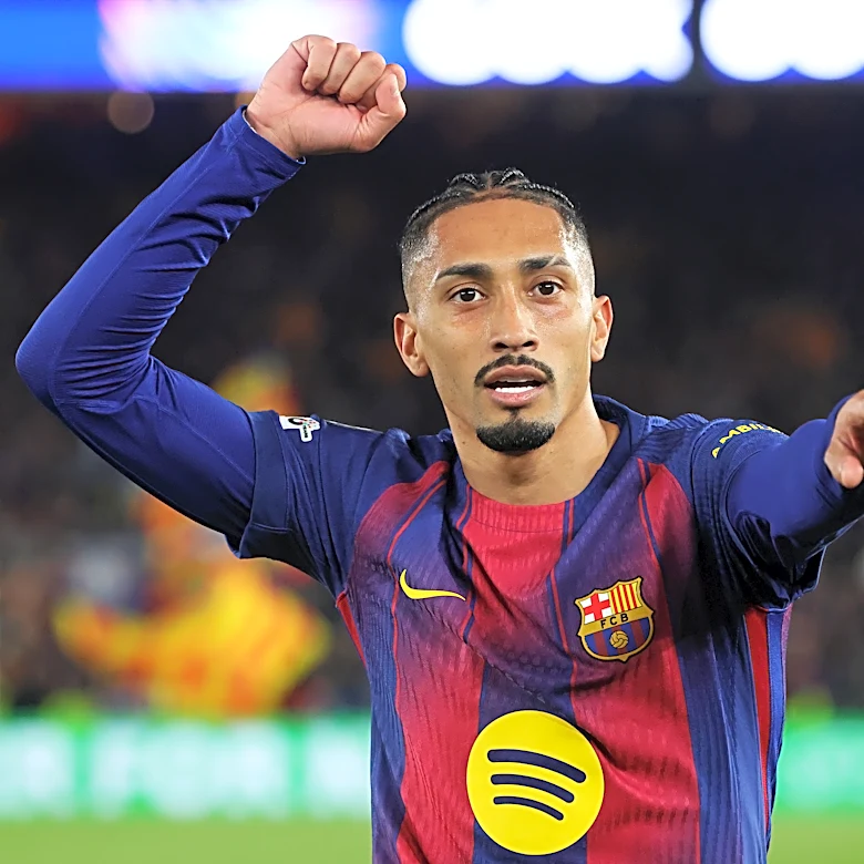 Raphinha to Saudi rumors return as Barcelona fans told to expect ‘painful sale’
