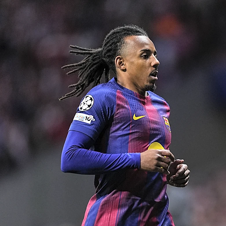 Who should replace suspended Jules Kounde for Barcelona against Osasuna?
