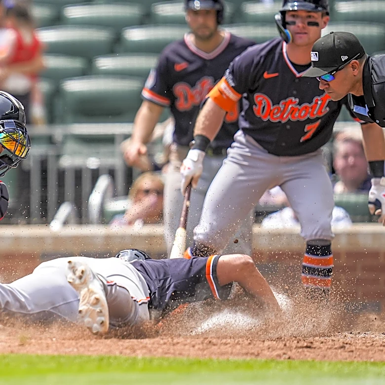 Late foibles against Tigers sink Braves, 5-2