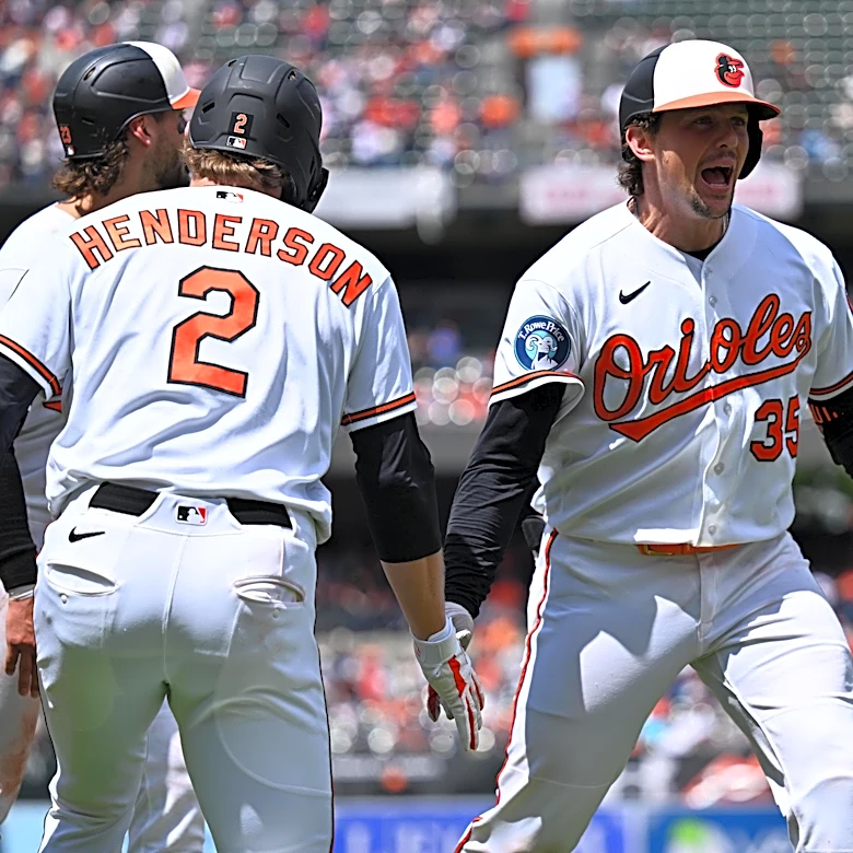 Bassitt hounds Astros, O’s hit two grand slams in big 10-3 win