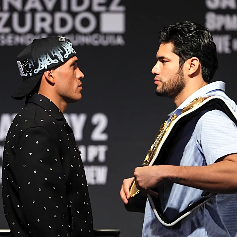 Face off! David Benavidez stares down Zurdo Ramirez ahead of cruiserweight title fight in Las Vegas | video