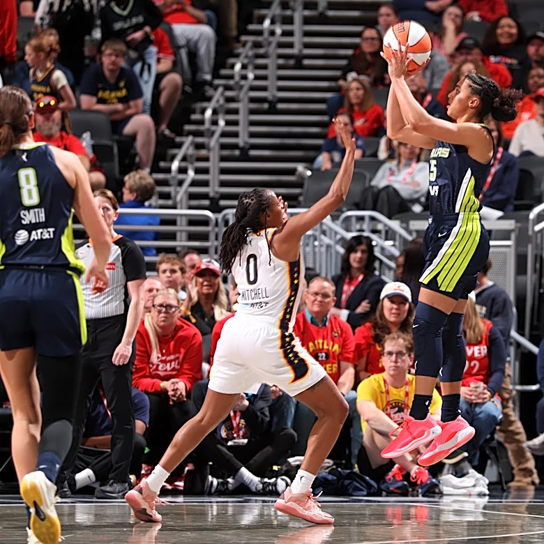 Wings vs. Fever Recap: Paige Bueckers goes off, Azzi Fudd gets feet wet in 95-80 win at Indiana