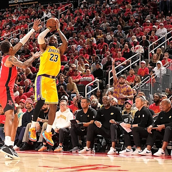 Lakers eliminate Rockets, advance to second round