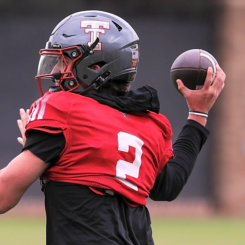 Would the Browns take a risk on this QB? Should they?