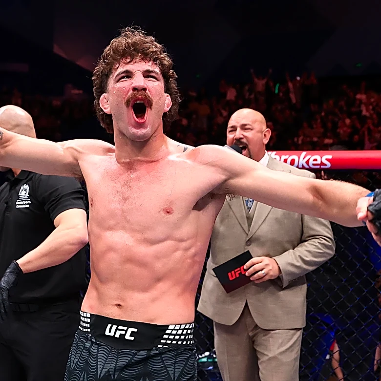 Bonuses! Quillan Salkilld melts Beneil Dariush to bank $100K performance award | UFC Perth
