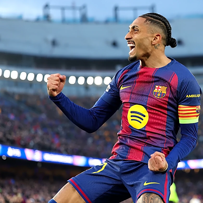 Raphinha’s wife responds to report Barcelona star is considering his future