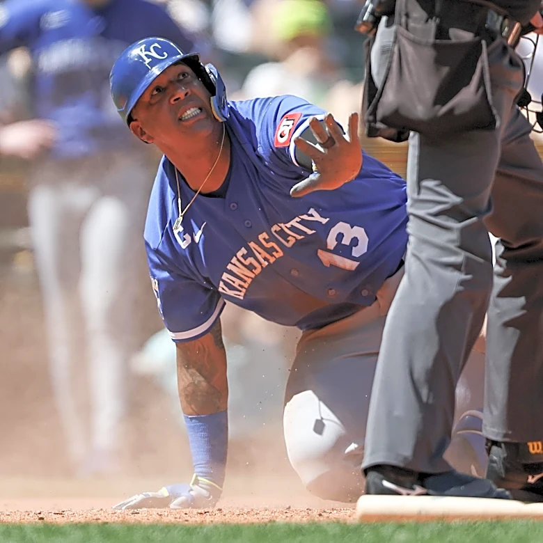 Royals sweep Mariners in 4-1 contest