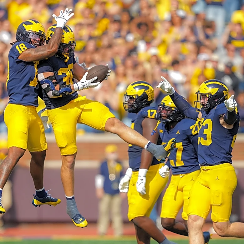 Recruiting Roundup: Elite QB reacts to Michigan Football visit, Ohio State offer