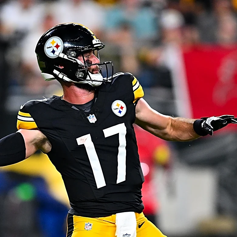 Former Steelers QB signs with Ravens