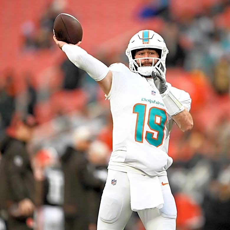 Ravens sign former Dolphins, Steelers QB Skylar Thompson