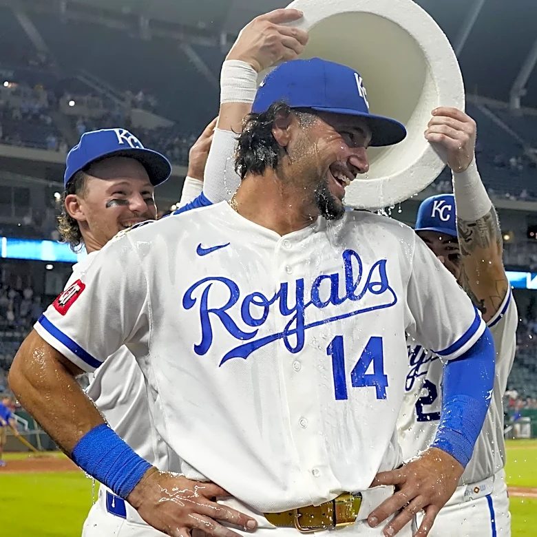 Royals bring the fun in 6-2 win over Guardians