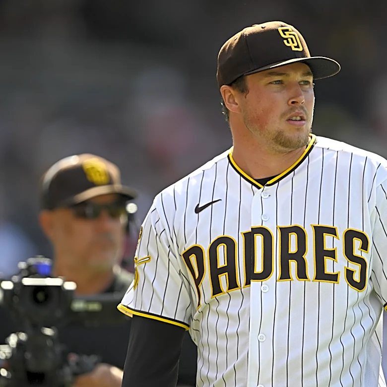 Padres struggle; lose four straight