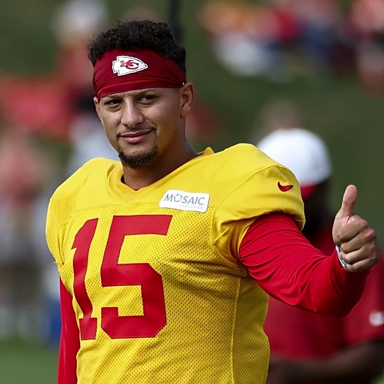 Chiefs want to keep Mahomes ‘happy & engaged’ in OTAs, per Ian Rapaport