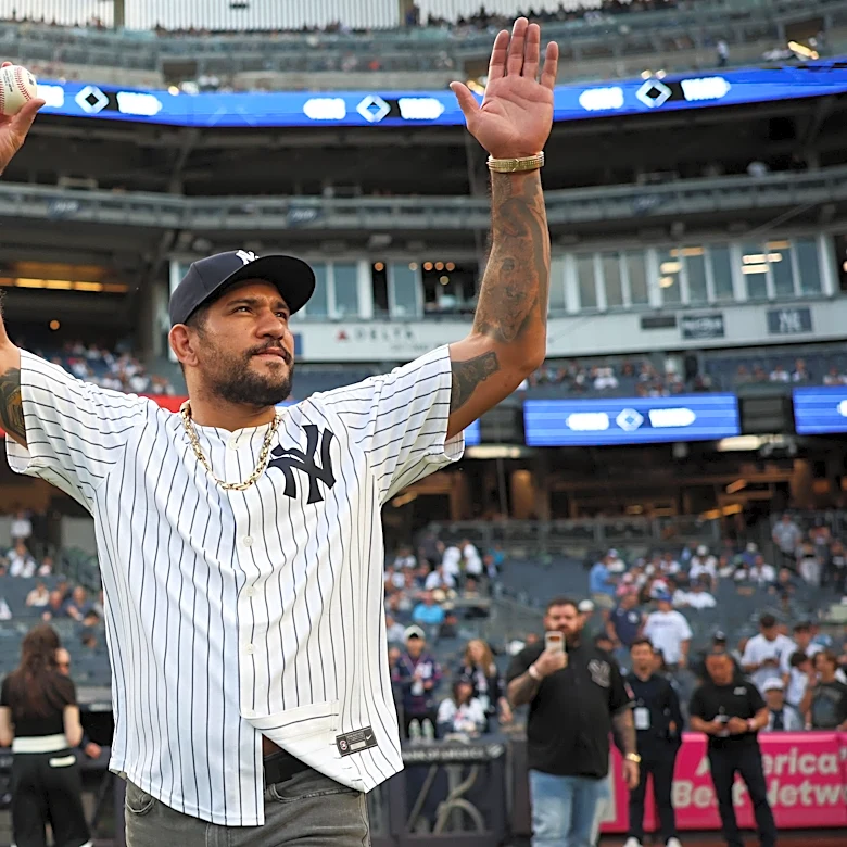 Alex Pereira throws out first pitch at Yankees game, gets a strike