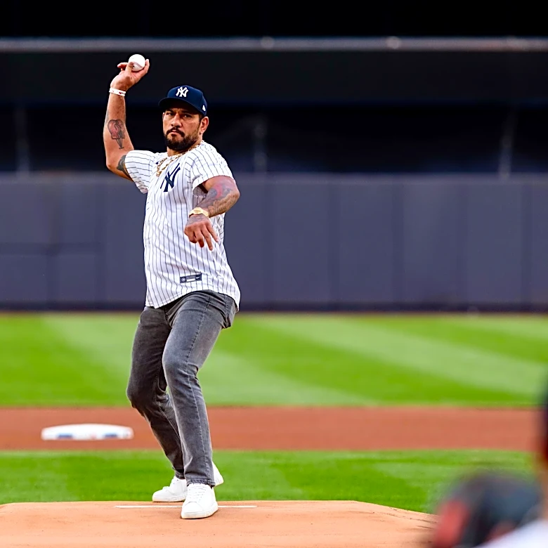 Video: Alex Pereira throws ceremonial first pitch strike at Yankee Stadium