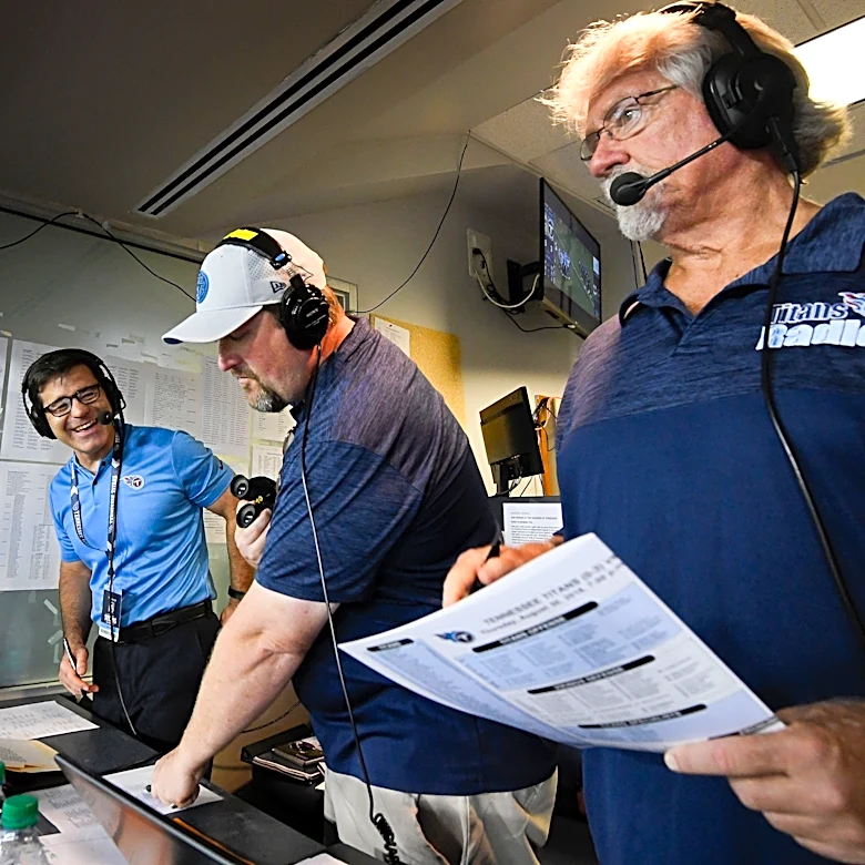 Who will replace Dave McGinnis on Titans Radio?