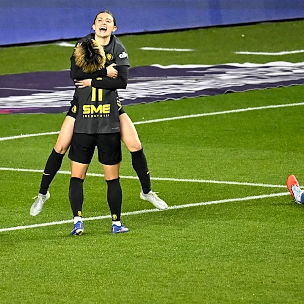 Must-See Moment: Utah Royals midfielder Courtney Brown scores for her hometown club