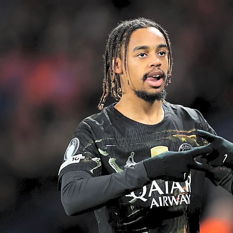 Barcelona ‘closely monitoring’ PSG star Bradley Barcola