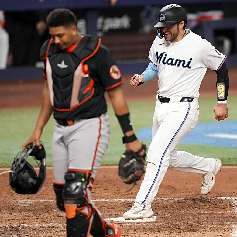 Marlins walk off Orioles on 9th-inning error in 4-3 loss