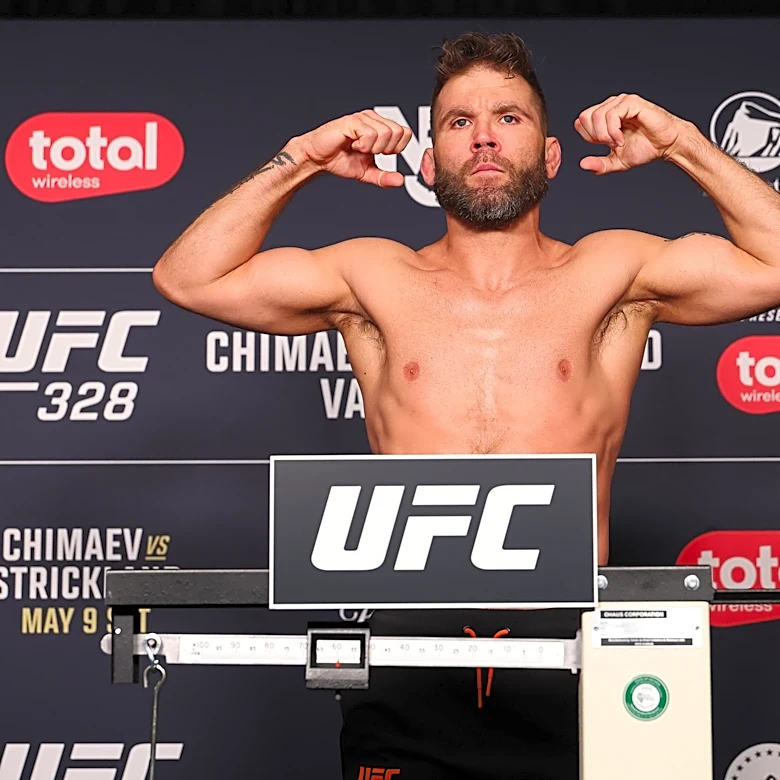 Four pounds?! 19-year UFC vet was so busy complaining about bonus structure he forgot to make weight for UFC 328