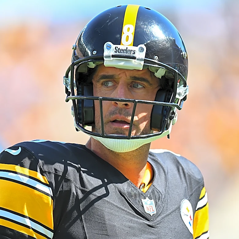Steelers GM Omar Khan gives less than ideal update on Aaron Rodgers