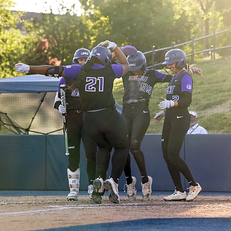 Lopes Survive Lobos Again, 11-7, Advance to MW Championship