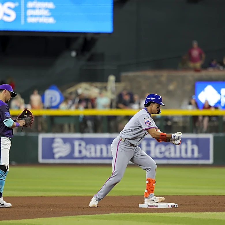 Mets win a pitchers’ duel in the desert with a two-run tenth