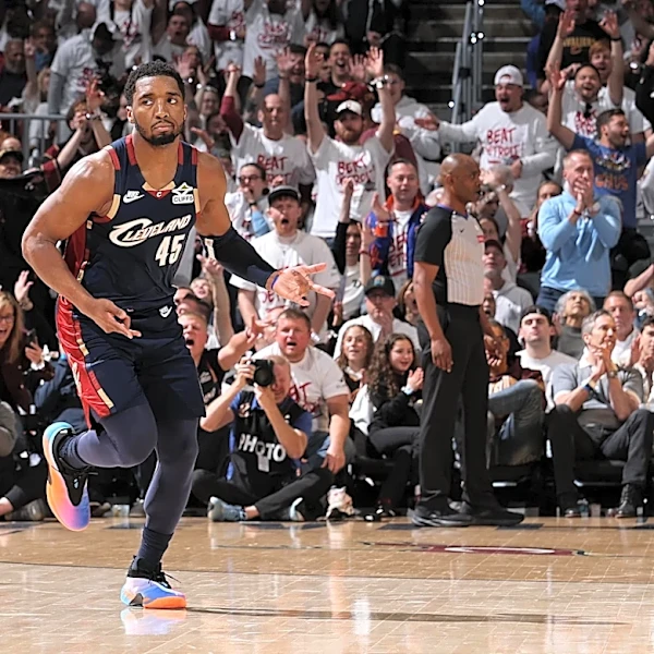 Bounce-back performances from Donovan Mitchell and James Harden lead Cavs to Game 3 win over Pistons