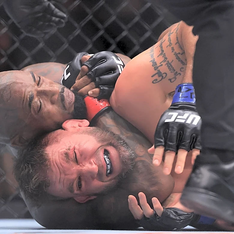 UFC 328 video: King Green punishes Jeremy Stephens before locking on rear-naked choke submission