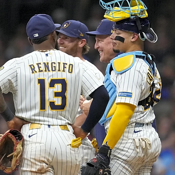Brewers walk off Yankees in extras as William Contreras plays hero