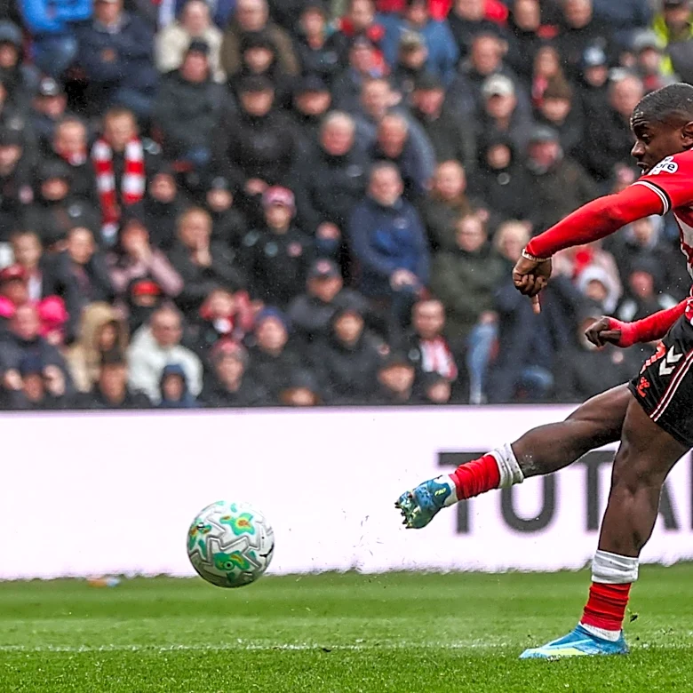 2 Up, 2 Down: Gritty Sunderland Give Manchester United A Scare