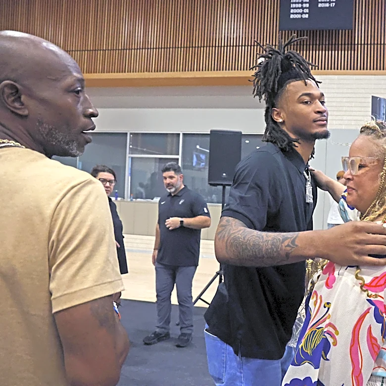 Open Thread: The Spurs moms have been visible this season