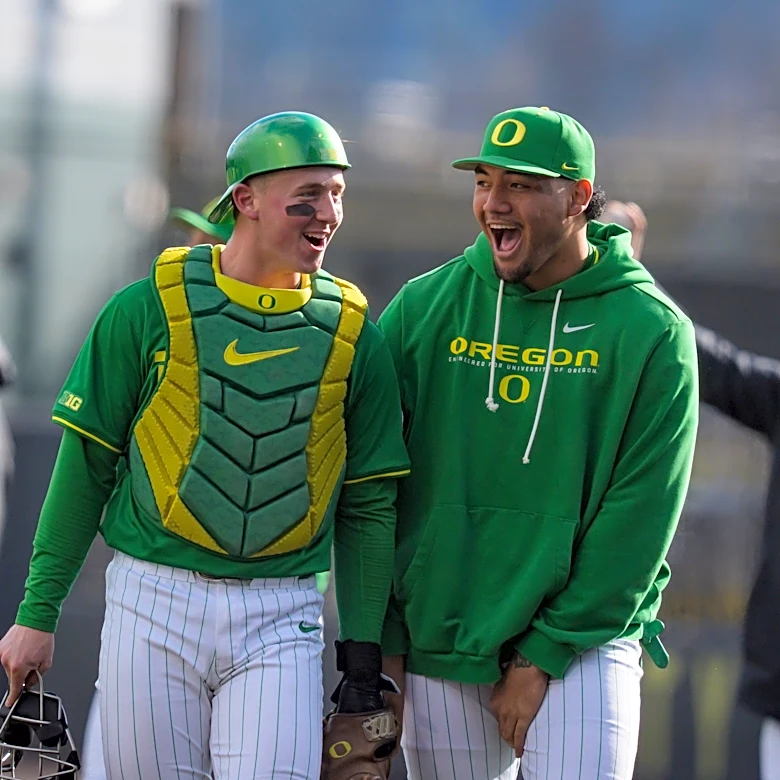 Oregon Baseball Stuns #1 UCLA, 9-6
