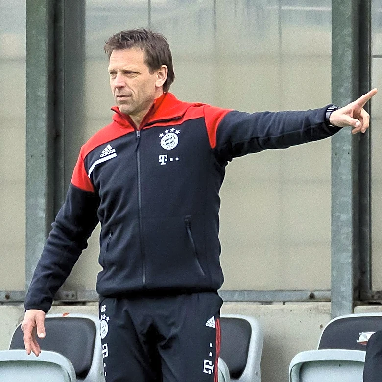 Holger Seitz steps down as Bayern Munich II head coach