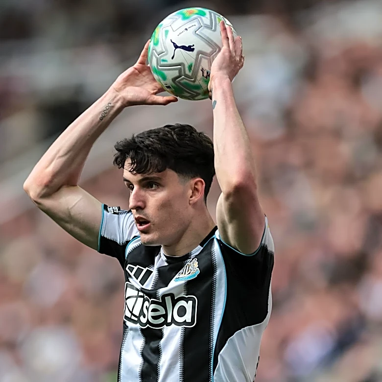 Arsenal Hold Talks for Newcastle’s Tino Livramento After New Contract Rejection