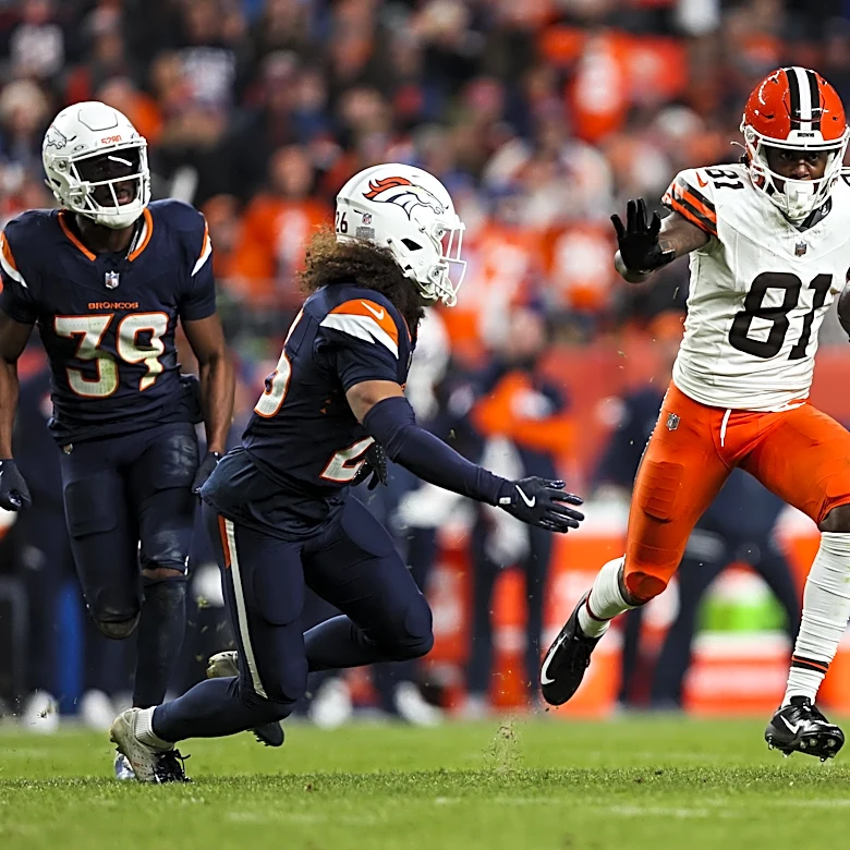 Broncos sign WR Mike Woods