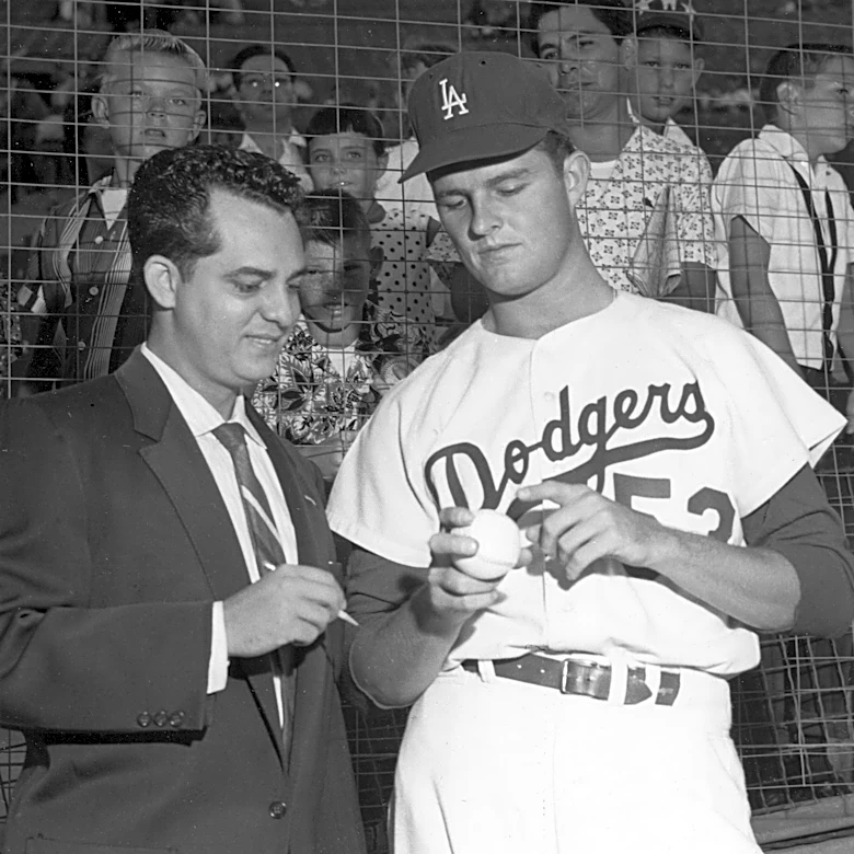 René Cárdenas, longtime Dodgers Spanish-language announcer, dies