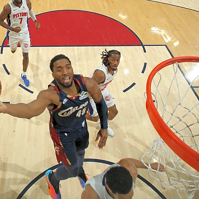 Donovan Mitchell goes scorched Earth, Cavs beat Pistons 112-103 in Game 4