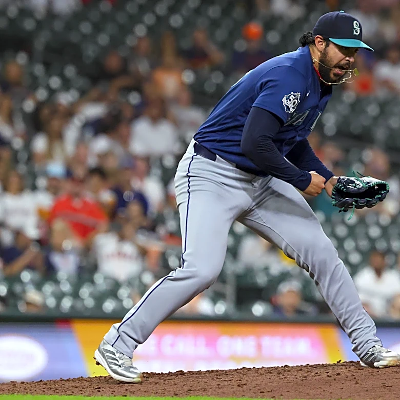 Mariners beleaguered bullpen busts through, blasts ‘Stros in 3-1 win