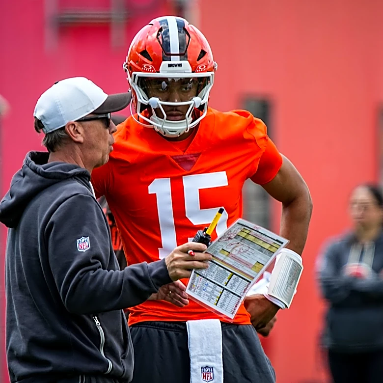 Daily Dawg Chow (5/12): Does it really matter which QB is ‘the guy’?