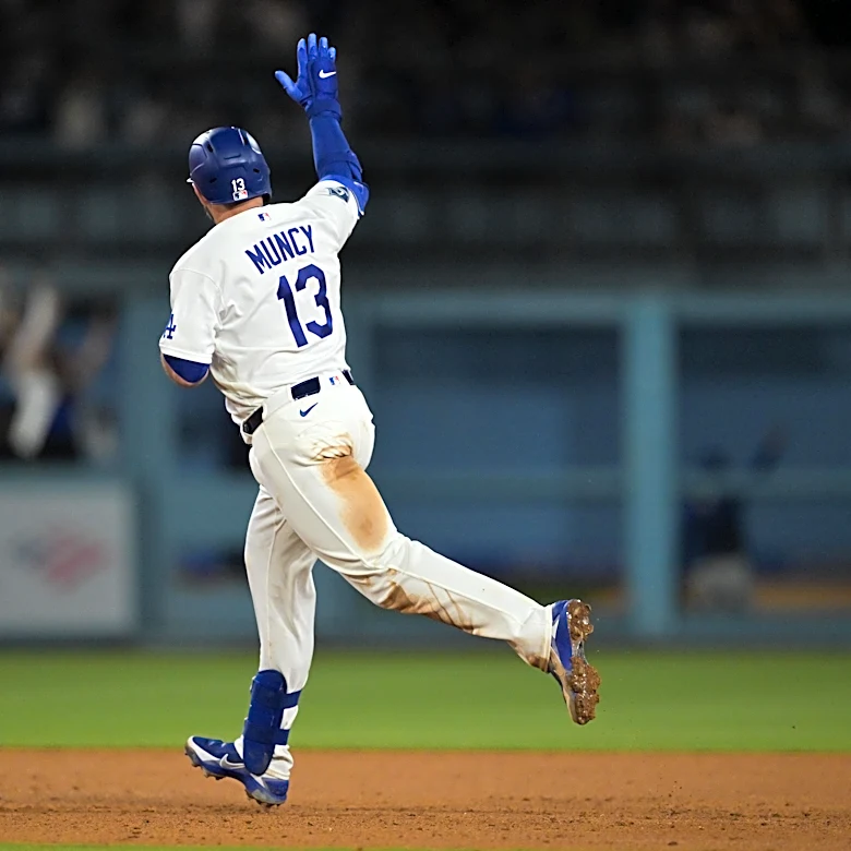 Dodgers notes: Max Muncy, Shohei Ohtani, René Cárdenas