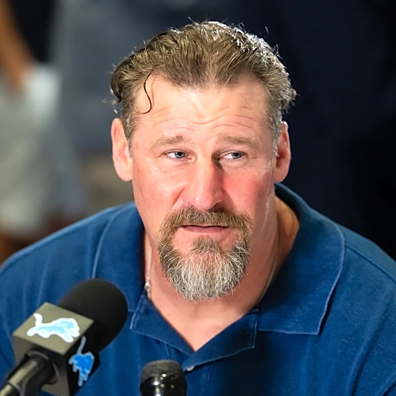 Analyst ludicrously claims Dan Campbell is on the hot seat in 2026